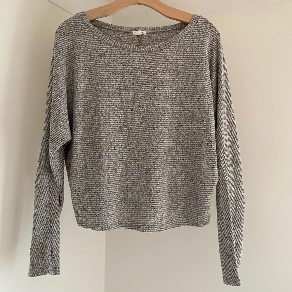 GARAGE cropped ribbed grey sweater